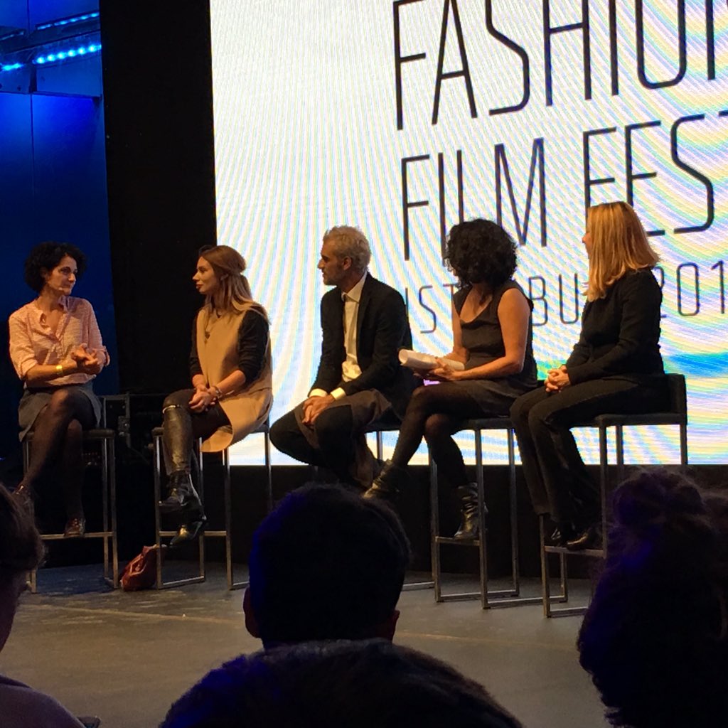 Gelinim <a href="/basak_tan_/">Basak Tan</a>  moda tasarımlarnı tanıttığı"ego"isimli kısa filmiyle de büyük 1 başarıya imza attı.Gurur duydum