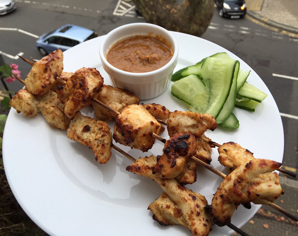 thebodycoach's tweet photo. Retweet if you want the recipe to this chicken satay 😍 #leanin15 https://t.co/tMHnxEywWI