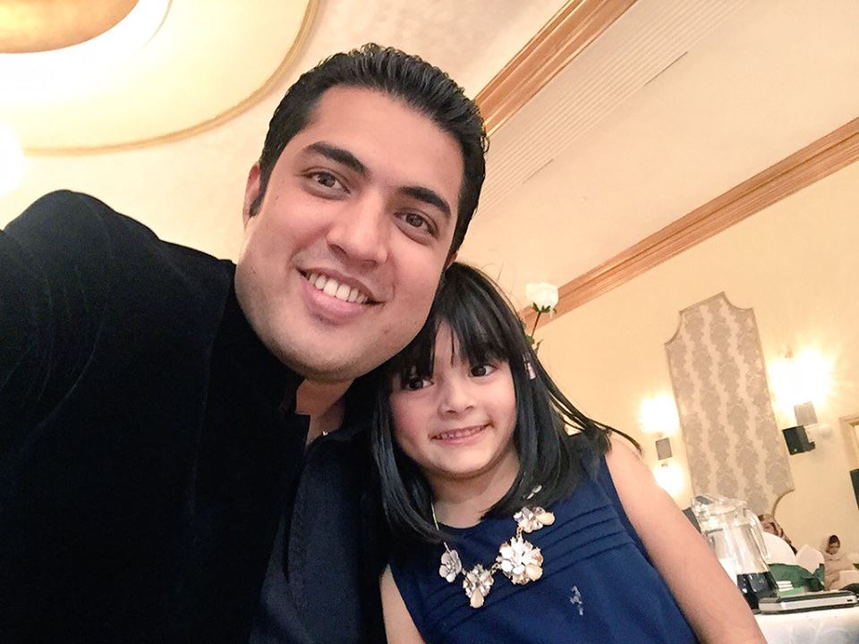 HussainiFabrics's tweet photo. @iqrarulhassan with #SmallFans https://t.co/5STSw8HB1L