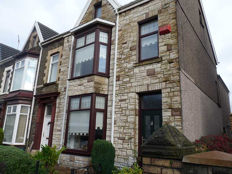HomestyleCymru's tweet photo. Mrs Wilyeo in Neath is ready for Christmas with her new Rosewood Triple Glazing and Doors https://t.co/RDv2aSIlEl https://t.co/8QUaRUXxMJ