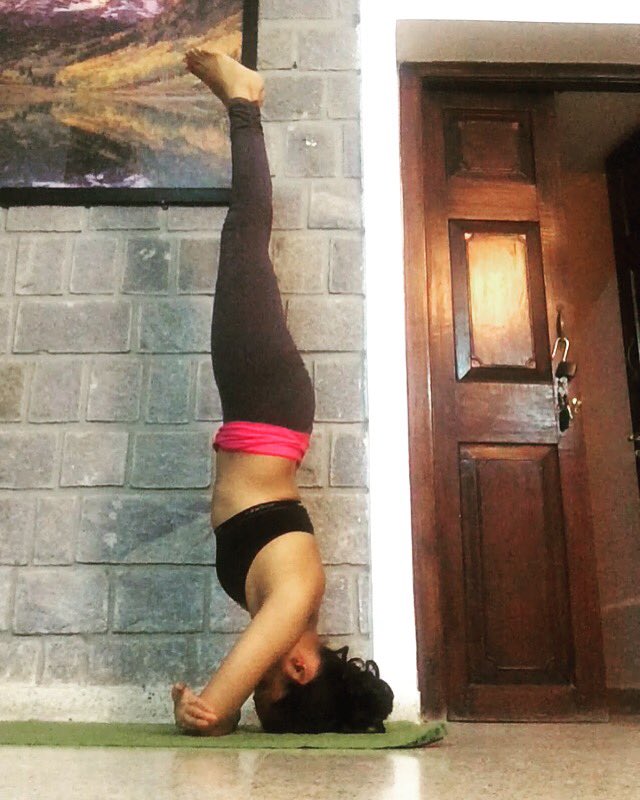 koru_yoga's tweet photo. My first attempt at day 28 of #coreofgratitude #sirsasanaB #headstand #inversions :) https://t.co/g30Uan5Sux