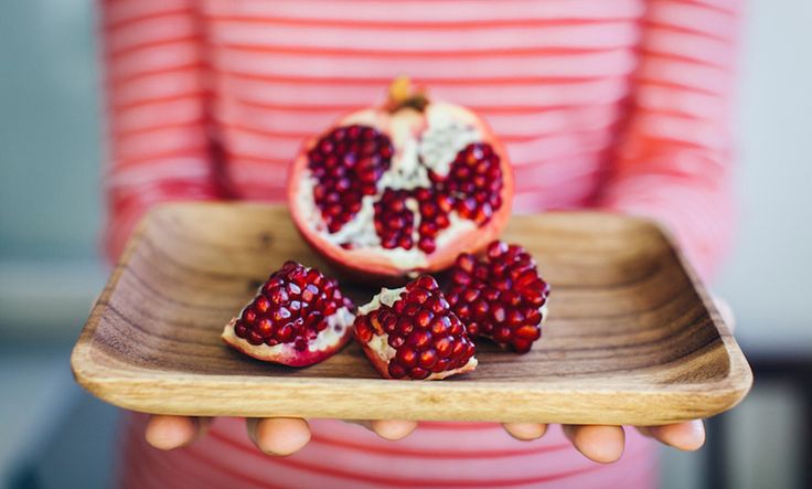 mindbodygreen's tweet photo. 10 Cool Facts You Didn't Know About Pomegranates by @jonathangalland https://t.co/haPN8aLZk2 https://t.co/NX6a0W817r