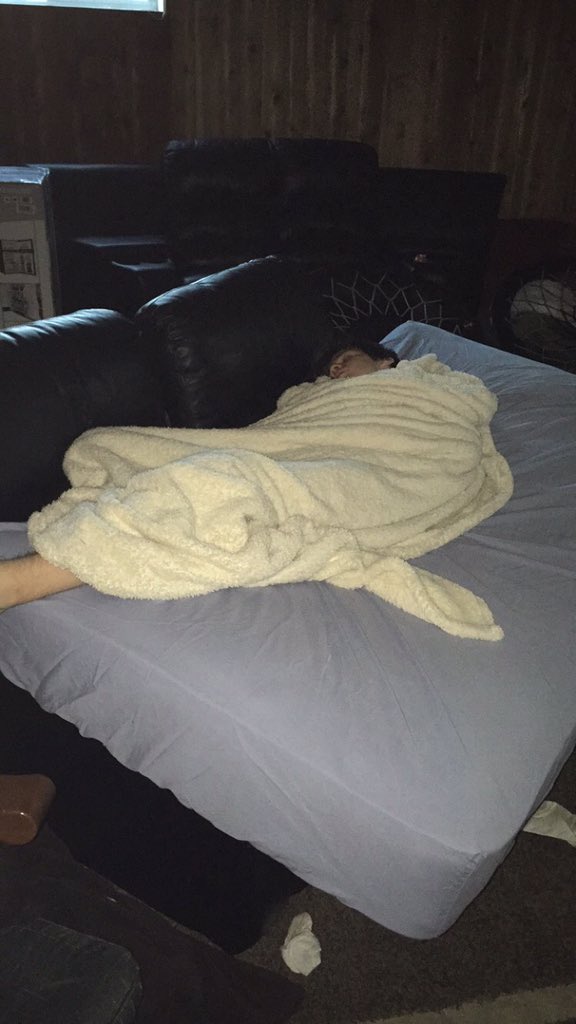 kierapom's tweet image. I don't understand brothers #whatdoing