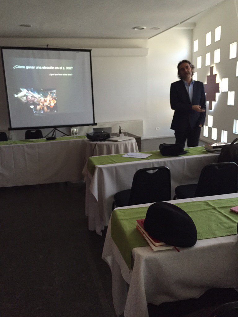 DanytzaGonzalez's tweet photo. @fgarcian nos habla hoy sobre estrategias de com. política en la Esc de Liderazgos Locales @jsaraucania @iigualdad https://t.co/XPYzrVttAs