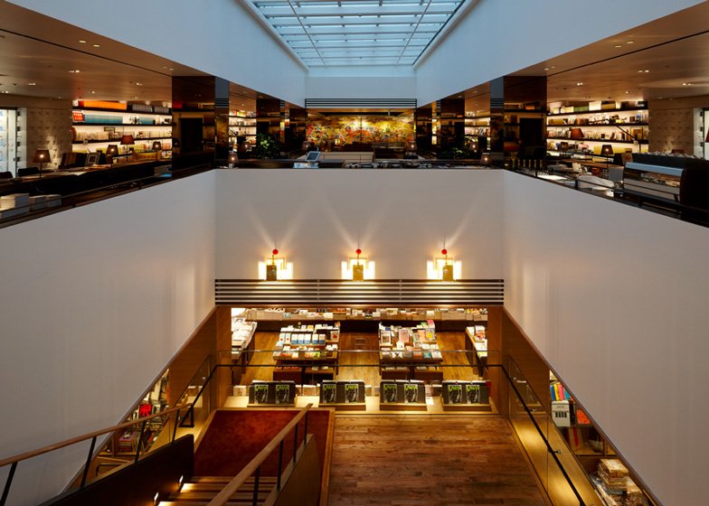 @Buchkolumne Evtl. "musst" Du ja zur Tokyo Book Fair? ;) Es gibt auch tolle Buchhandlungen: charlijames.com/2014/09/29/dai…