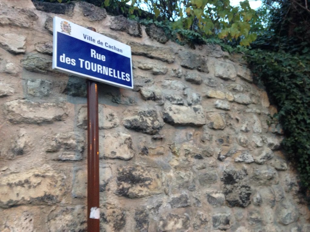 GoumentMobile's tweet photo. Aller festoyer en banlieue, c'est aussi arriver avec 2 heure de retard sur le plan. #galère #joie #jubilee https://t.co/As3COUG84a