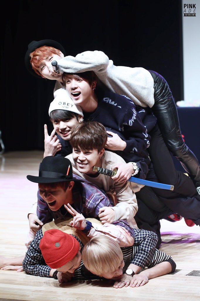 yanosays's tweet photo. So much love for these dorks #BTS900DAYS @BTS_twt https://t.co/R7hnDpZ0Gd