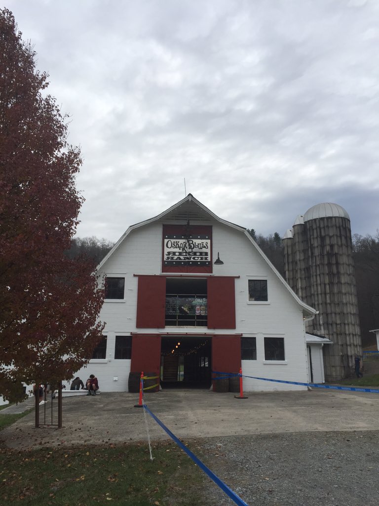 oskarblueswnc's tweet photo. Gettin set fer #AVLCX at the #obREEBranch. #BurnDatTurkey @REEBcycles @AVLCX https://t.co/Bmh0pWDt7l