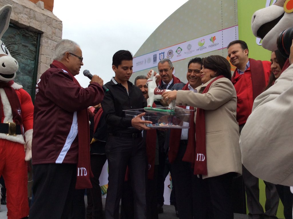RMDGO2015's tweet photo. Las botargas del #ITD también cooperaron para #RadioMaratón https://t.co/d4faXLiPbz