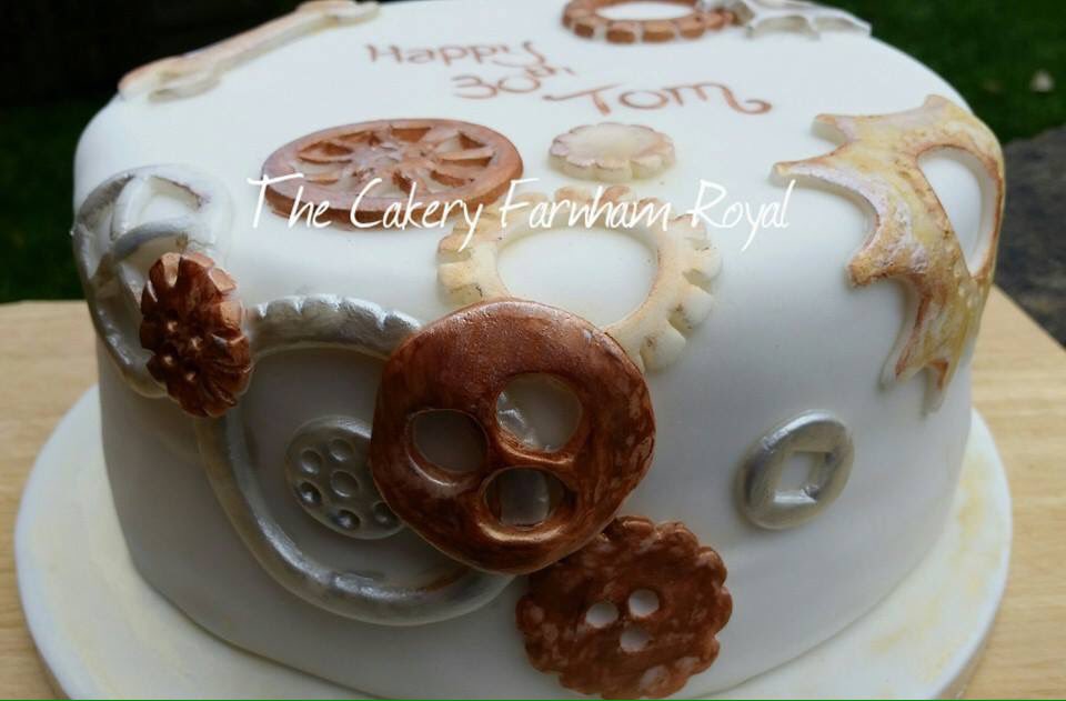 TheCakeryJS's tweet photo. @CakesDecor @PrettyWittyCake @cakepornuk #dairyfree #carrotcake #birthdaycake @DairyFreeDream @BakeBehaviour https://t.co/sEIRNuEkOw