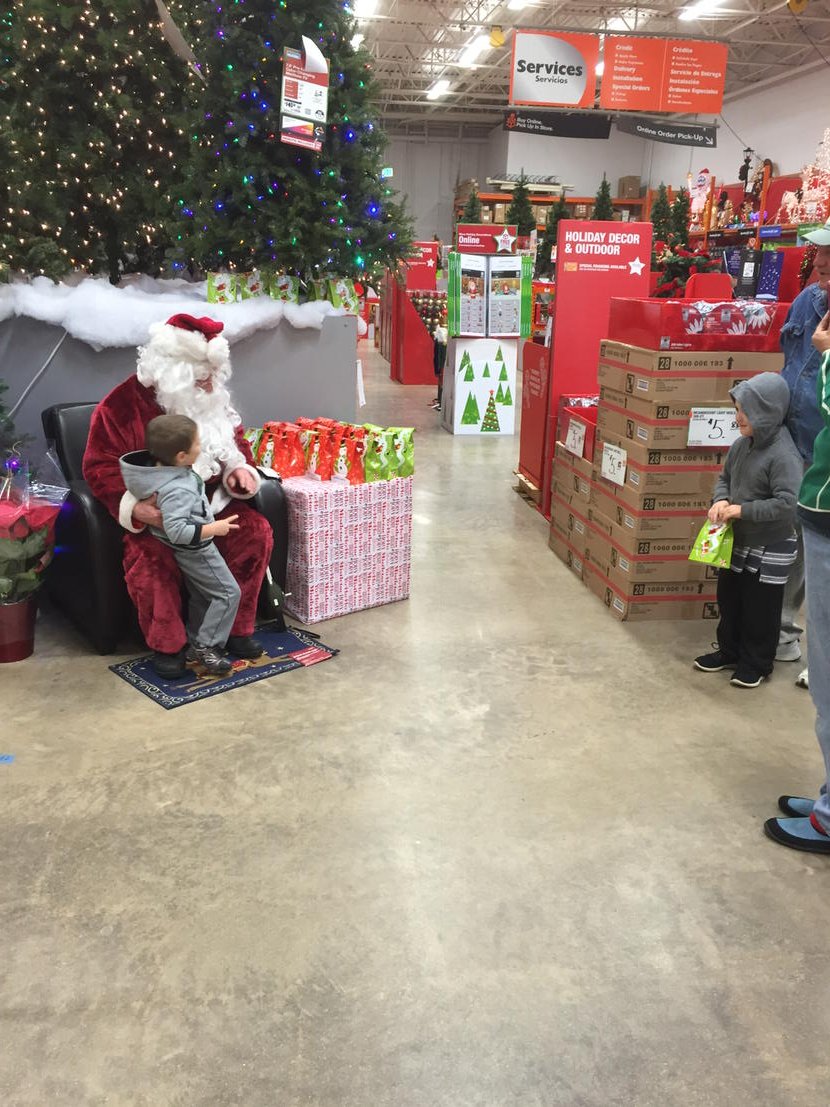 JanLikness's tweet photo. Santa has been seen in Gainesville https://t.co/1GttC5NgTv