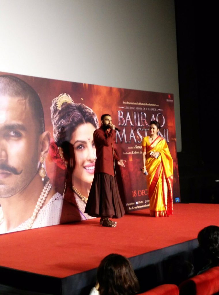 "I love instigating audience" <a href="/RanveerOfficial/">Ranveer Singh</a> #BajiraoMastani #MalhariLaunch #KashiBai