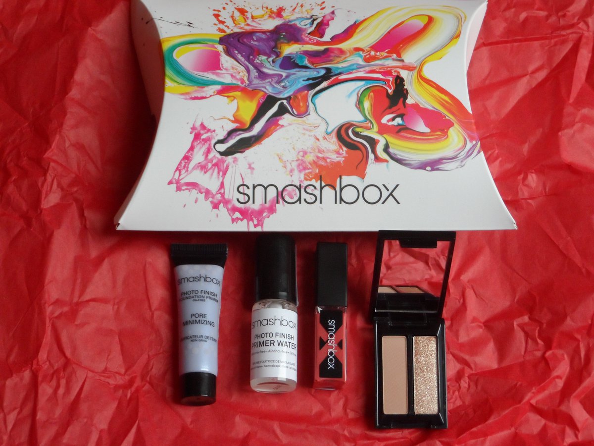 ElizaJScott1's tweet photo. Check out these awesome @Smashbox minis 4 for £15! Buy at @BootsUK #bbloggers #beauty #skinprimer #beautybargain https://t.co/tSsgCjXh0b