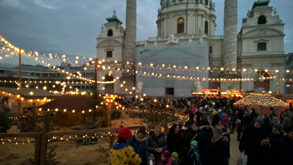 TerhiBunders's tweet photo. Season start for #Christmas markets in #Vienna, #Karlsplatz and #Rathaus, workshops for kids a must! #tourism https://t.co/GzIGJsziRe