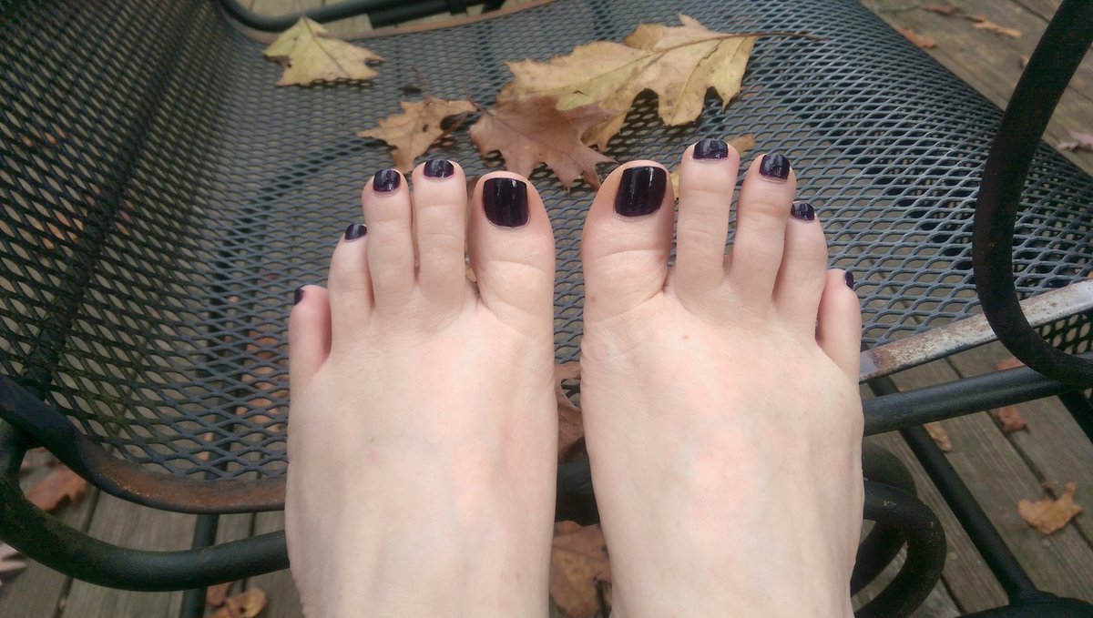 MrsHippieToes's tweet photo. #falltoes #sexytoes #footgoddess @kato928 @jayphoenix957 @WifesFeet @LNDtoes https://t.co/OlnWdiDxLB