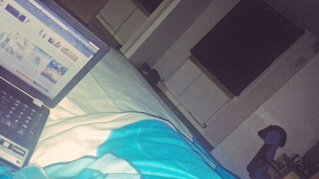 LauraAkaTarshia's tweet photo. Hoy la tarde es mía... últimos días de perrear, el lunes empezamos el curro! #atope pero de momento... #relax https://t.co/ByCsGQvzzp