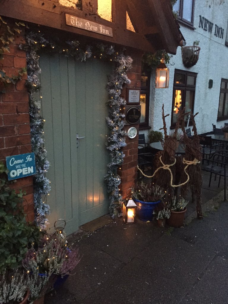 We're nearly ready for Christmas. Join is tonight to start getting festive. 
🍕🍾🎁 6.30-9.00.