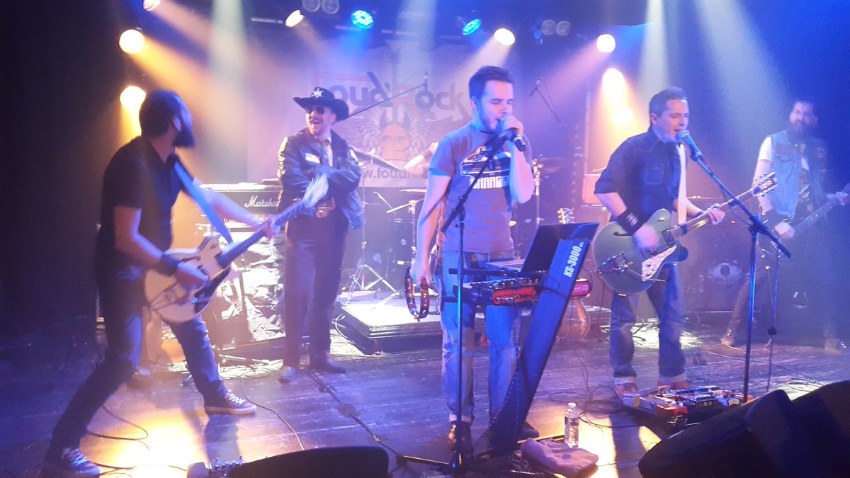 FredPoppiTaz's tweet photo. #LDDSM maintenant au #foudrock ! Putain il fait peur ce flic ! On s'en fout, y'a du son ! Quel début de soirée ! https://t.co/Ah0dxvKBOU
