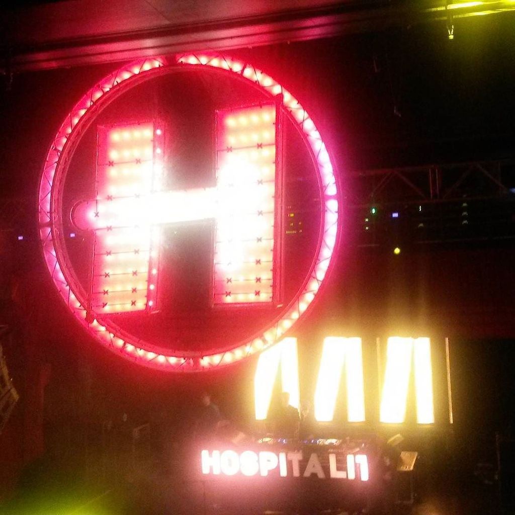 TeeDunk's tweet image. Top night at #hospitality #buildingsix. Great to meet all you new #dnb friends. Cheers to … ift.tt/1kZnZP2