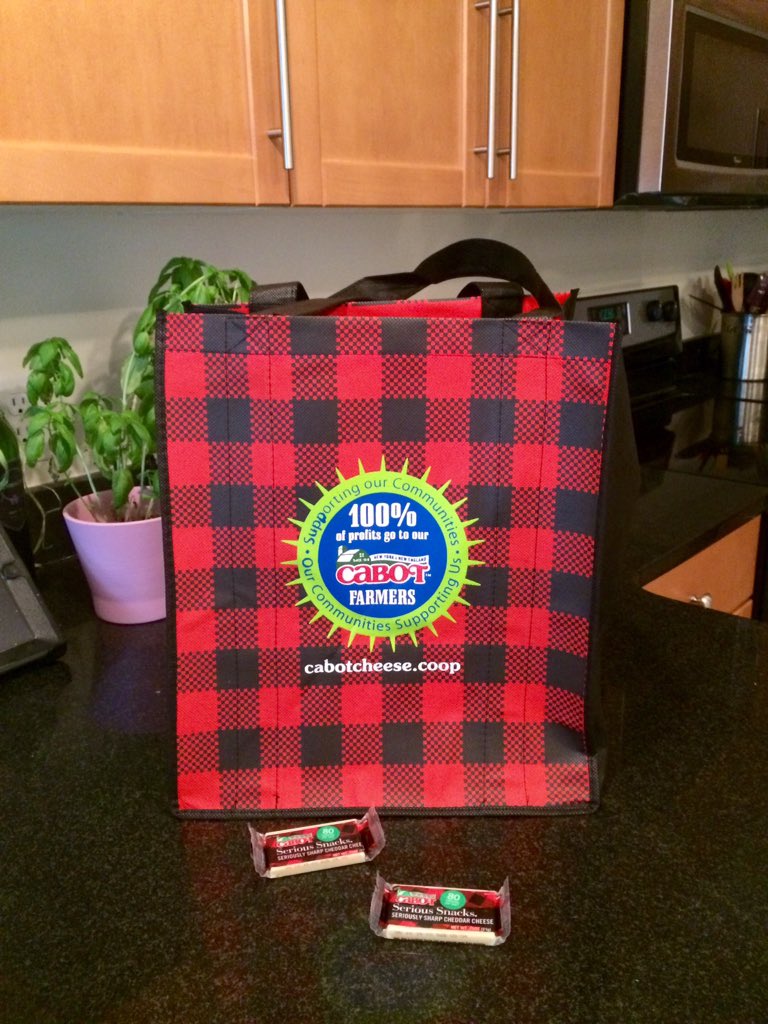MirandaLMelvin's tweet photo. #shoppedsmall today and got some free cheese, thanks @cabotcheese #SmallBizSaturday https://t.co/tuDzjd2MMq
