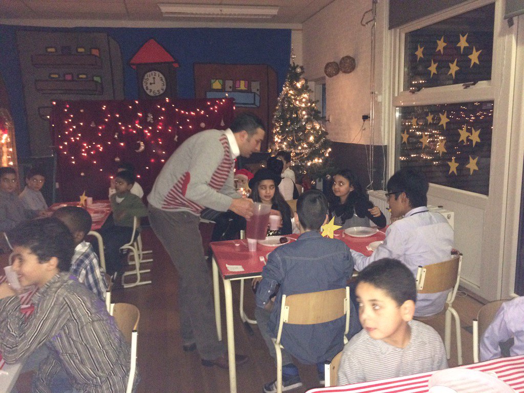 OBSDeAlbatros's tweet photo. De lijsten liggen in de hal. We zoeken tevens ouders die ons willen helpen met versieren, dinsdag 8 december. https://t.co/MU2T9cy1FT