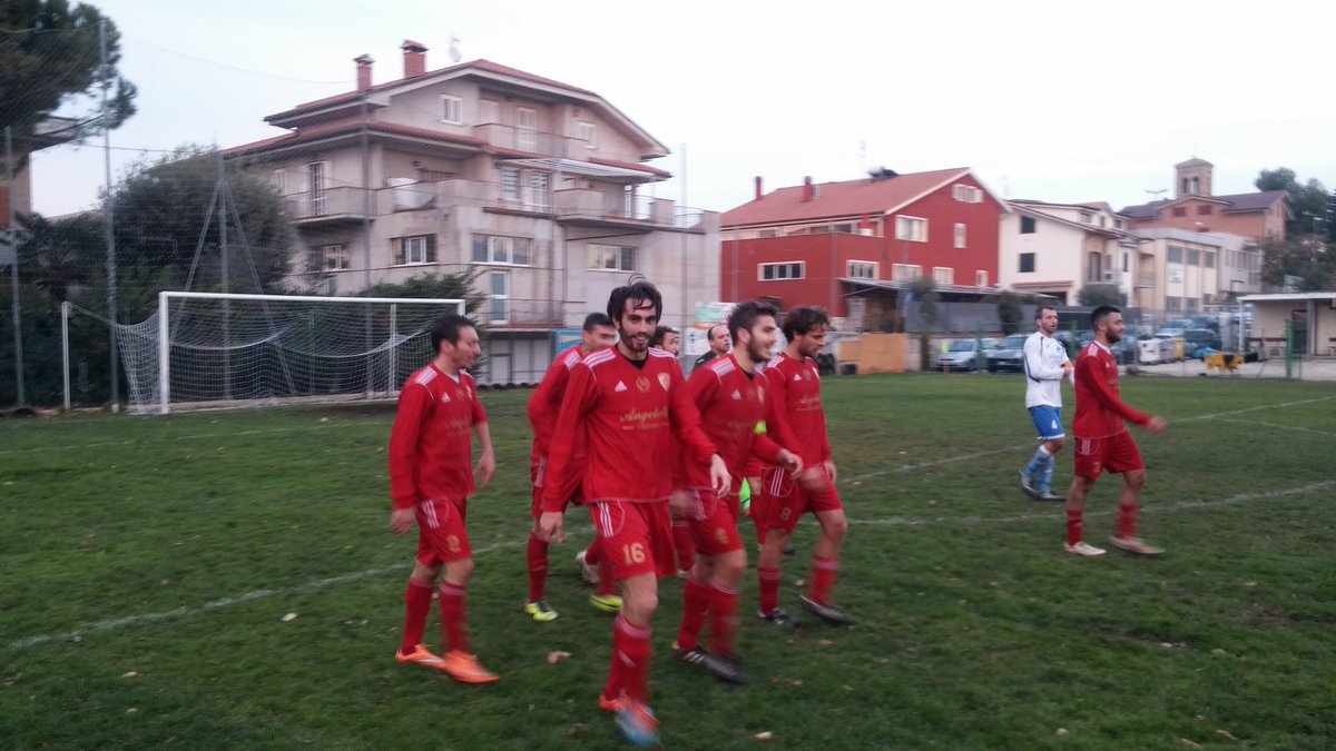 asdleonessa's tweet photo. Leonessa Montoro - Union Morro d'Alba 2-0
19' Piersantelli
91' #Cardella
Nella foto festeggiato dai compagni https://t.co/RrceV8a481