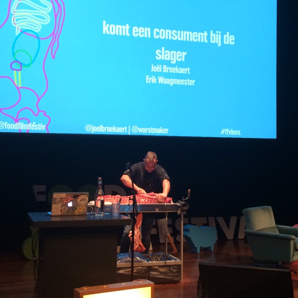 Het van kop tot kont eten van vlees. @worstmaker demonstreert het ons tijdens de MEAT the Makers talkshow. #ffvlees