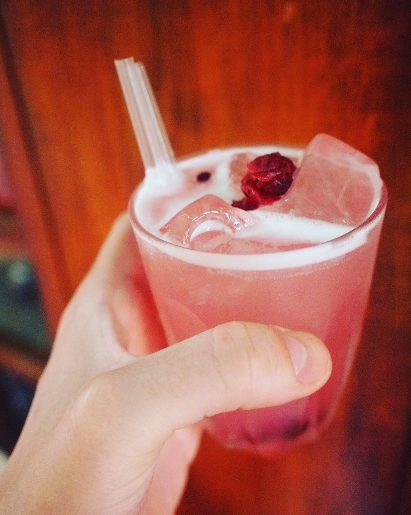 Cheers to the weekend!! Bring it on!!!
#cocktail #cheeky #londonbars #tasty #oldcompton #bringiton #comegetit