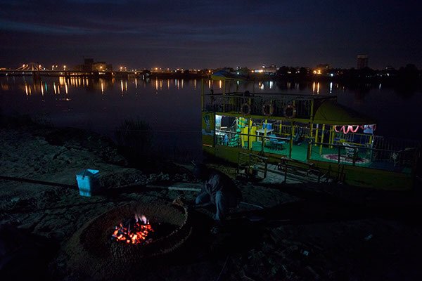 InvisibleBord's tweet photo. Images from 'Agashi by the Nile' #Khartoum #Sudan by #IBArtist: @TeresaMeka https://t.co/yWjQF4GjEm https://t.co/jvTXLsJXVT