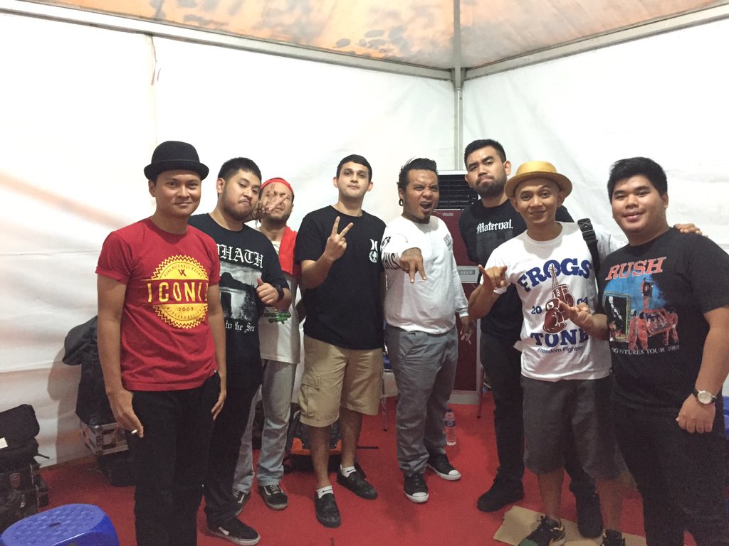 Backstage with <a href="/EndankSoekamti_/">Es</a> , <a href="/RockInCelebes/">ROCK IN CELEBES</a> 2015