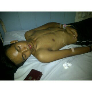 Mohon doanya untuk abil gitaris kami yang tadi sore kecelakaan agar cepat sembuh teman:(