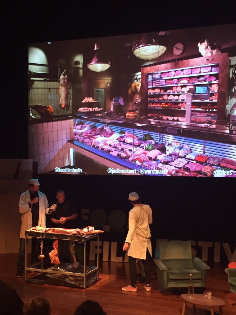 SlowFoodNL's tweet photo. Spek? Daar mag je Erik Waagmeester @Worstmaker onder begraven! Passie on stage tijdens #foodfilmfestival #ffvlees https://t.co/vdHuUd3aSV