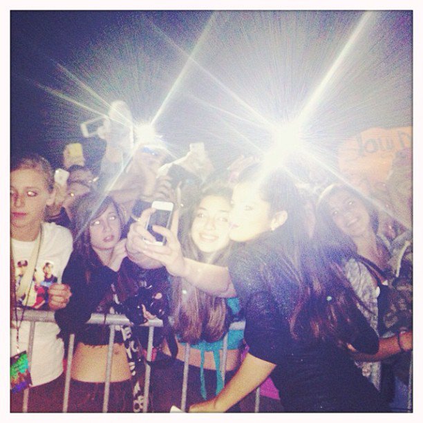lolasthin's tweet photo. "My fans mean the entire world to me"-Selena
"Selena means the entire world to us"-Selenators
#MTVStars Selena Gomez https://t.co/duaj21d2qr