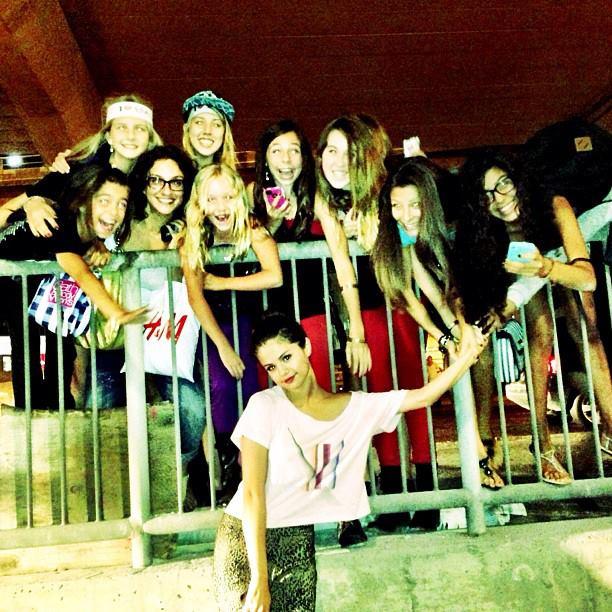 lolasthin's tweet photo. "My fans mean the entire world to me"-Selena
"Selena means the entire world to us"-Selenators
#MTVStars Selena Gomez https://t.co/duaj21d2qr