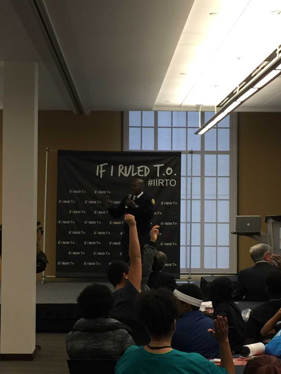 JustMeDarlaT's tweet photo. Lots of hands up with questions for @TorontoPolice Chief @marksaunderstps Love it! #IIRTO https://t.co/Q5VIsBlghk