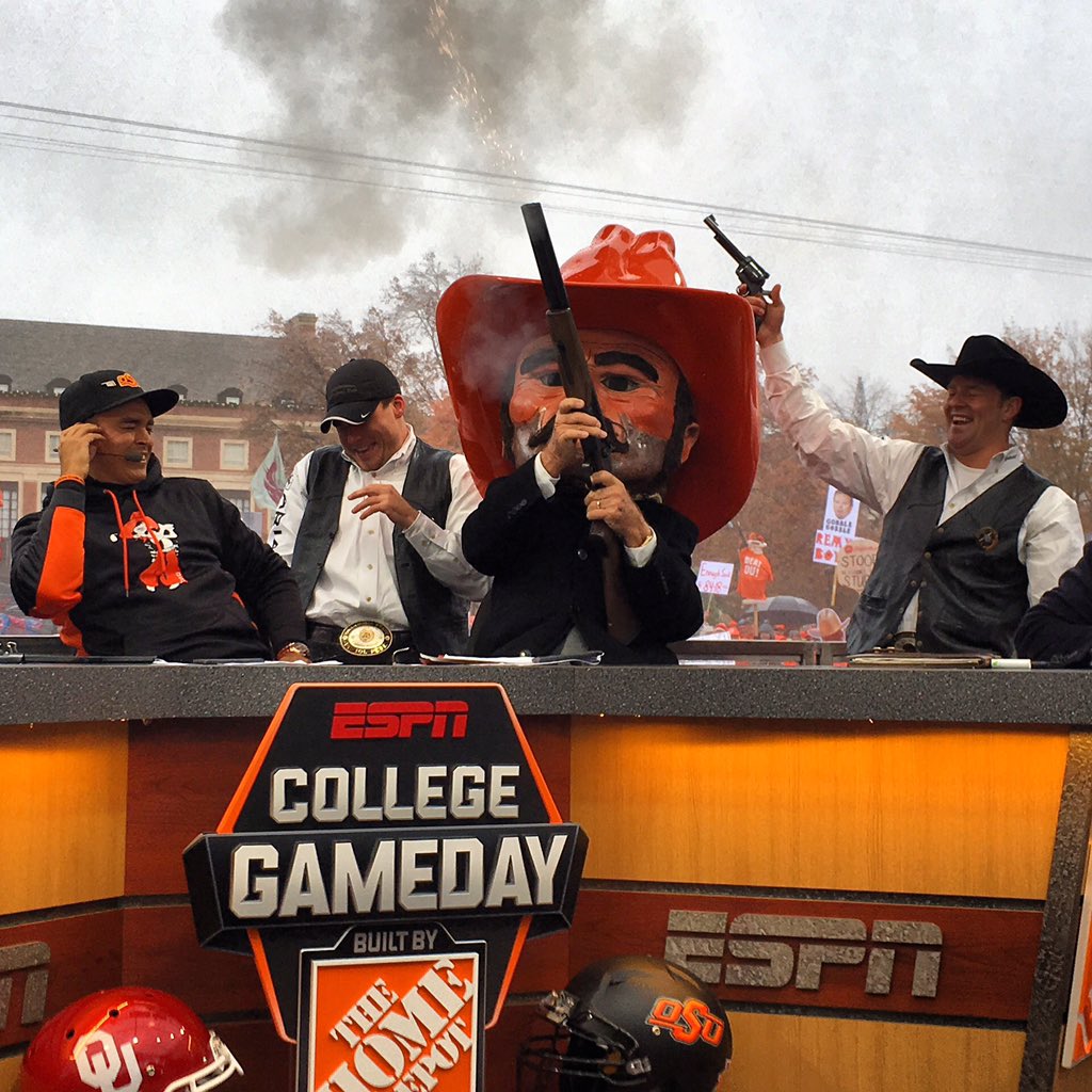 Lee Corso goes guns up for the Pokes in the <a href="/ChevyTrucks/">Chevy Trucks</a> #SaturdaySelections.