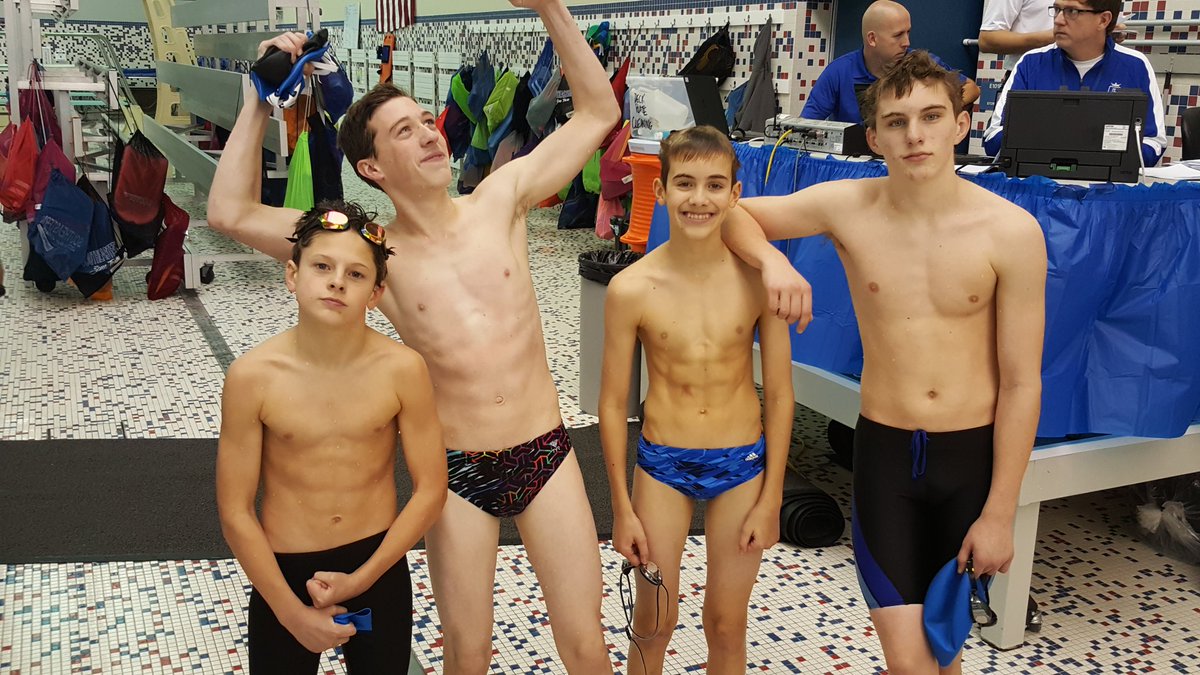 JoelDanielElber's tweet photo. Big boy Royals throwing down in the 400IM. #ThanksgivingSuperSplash #TheGrind16 https://t.co/NdHShU7Mqd