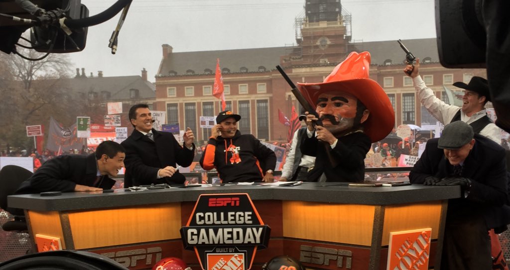 OSUAthletics's tweet photo. GO POKES! 🍊🍊🍊 @CollegeGameDay #okstate https://t.co/TWaFTgkA3d
