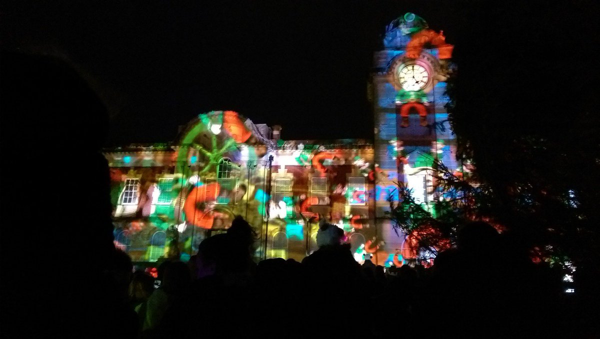 visitthevale's tweet photo. Happy Christmas! 3D Projection show looking awesome tonite on King Square, Barry 😁 https://t.co/RQIsmTuy4r