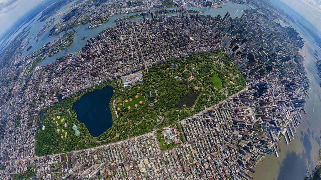 TravelOverdose's tweet photo. New York’s central park, in the middle of manhattan. https://t.co/yea3sCkRcp
