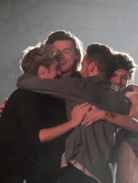 nouisnewsonline's tweet photo. This is so beautiful #MTVStars One Direction https://t.co/2wLnbzLf9F