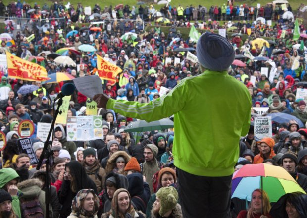 TheScotsman's tweet image. Thousands of people have marched through Edinburgh to call for action on climate change
bit.ly/1lQASen