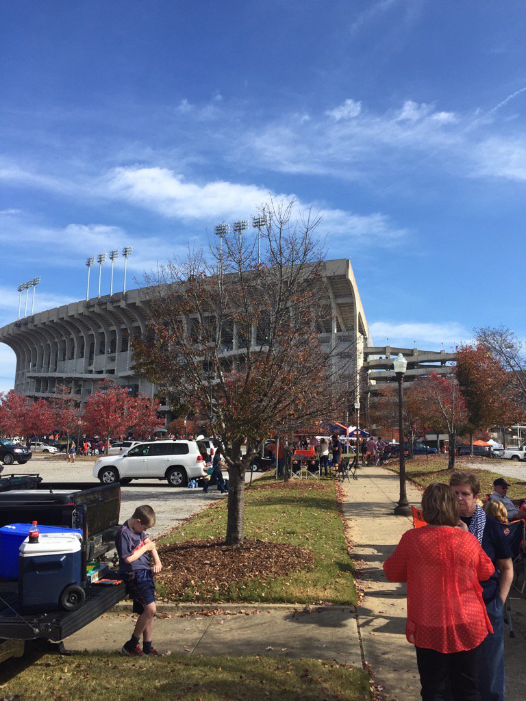 MegsAdele's tweet photo. What a beautiful day!!! War Eagle!!!!  #WarEagle #BeatBama https://t.co/xZHtnXcZrd