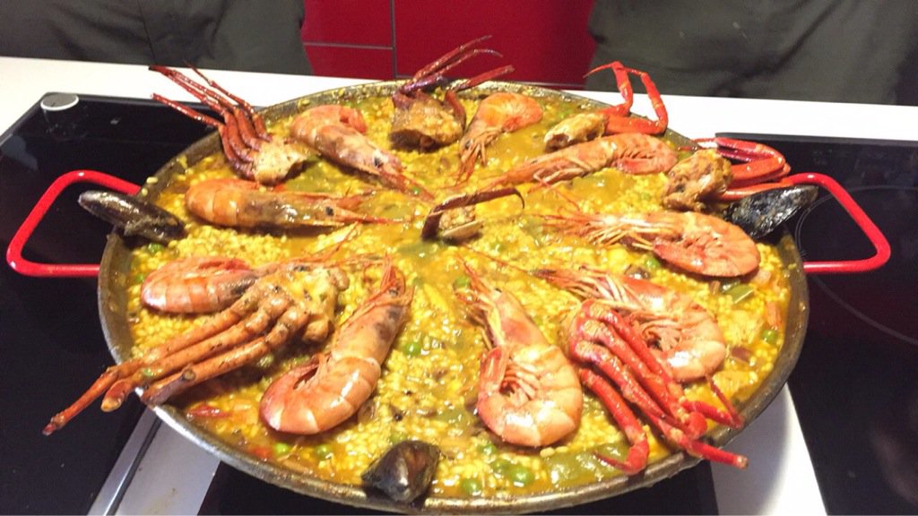 AidaBennasar's tweet photo. Nyaaaaam! A comer y a... 🐽🐖👅💦 @catalinaamer @Margaguilo95 @ba_mireia @jaumecapo7 https://t.co/p1yKQaTGGV