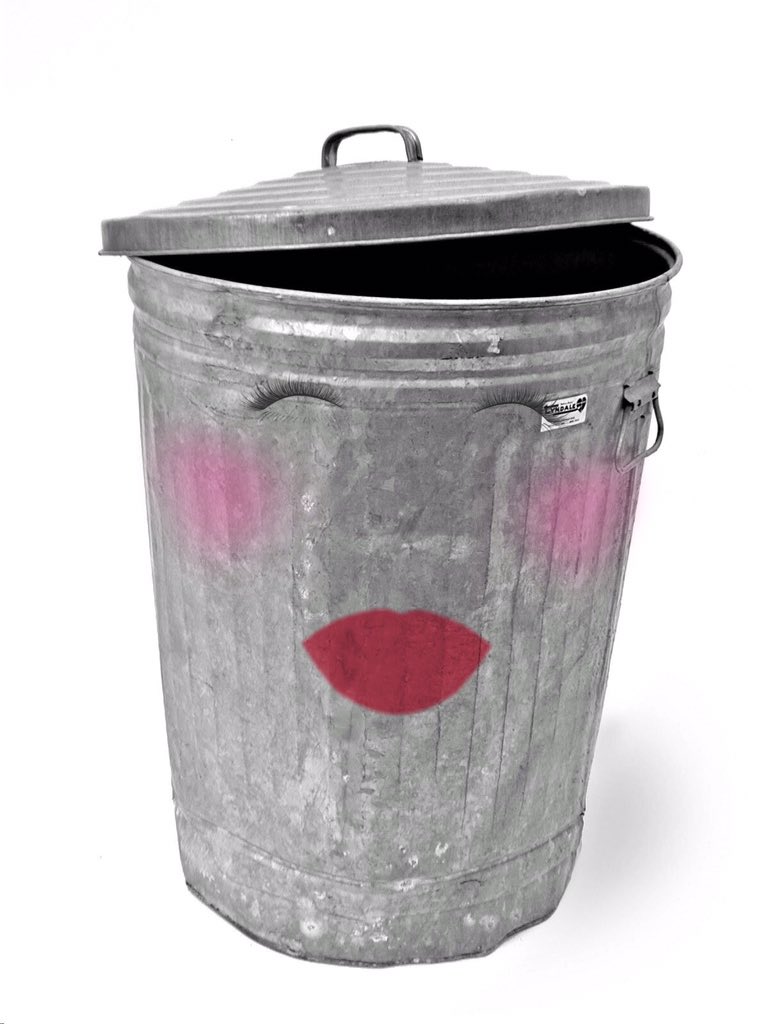 Make_UpCelebs's tweet photo. It's been #1YearOfYouSuck so to celebrate that enjoy Abifail Breslin wearing makeup https://t.co/1bwqp3rPbP