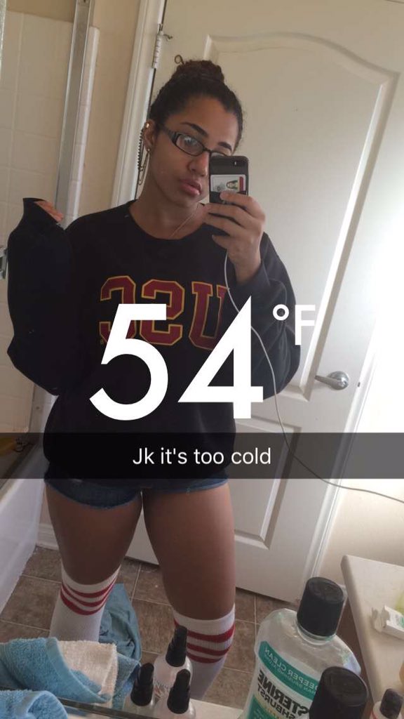 K___Mia's tweet photo. GAMEDAY!!!!❤️✌🏽️ #USCvsUCLA #FightOn #FUCLA #Snapchatlol https://t.co/wzmme5TmER
