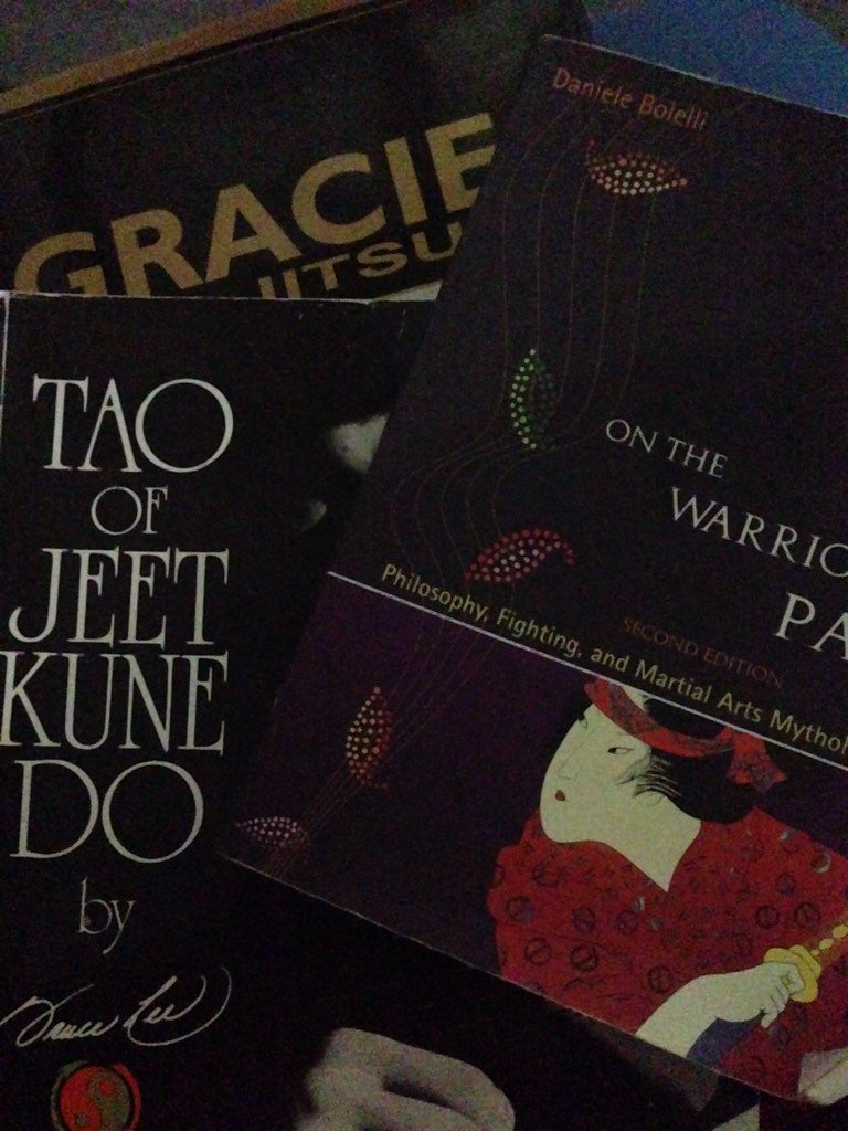 GethinWavell's tweet photo. Some inspiration before my first mma fight. #bjj @brucelee #heliogracie @DBolelli happy birthday bruce! https://t.co/A4vwEISt7O