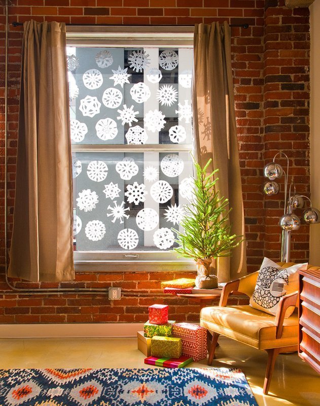 10 Times Paper Snowflake Decorations Actually Looked Pretty Fancy on.apttherapy.com/mqiyU4