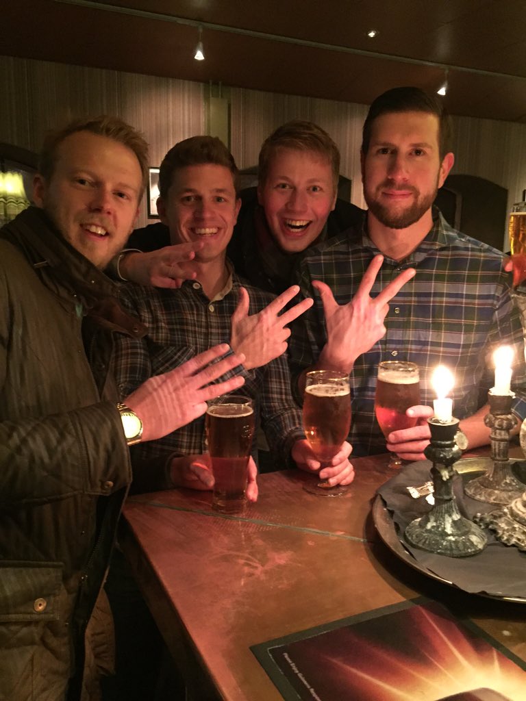 lundqvist86's tweet photo. Tillbaka på Tröls, här förstördes onämnd deltagares runda förra året. Pub nr 3. #10pubsofchristmas https://t.co/uzz3fe7Aeo