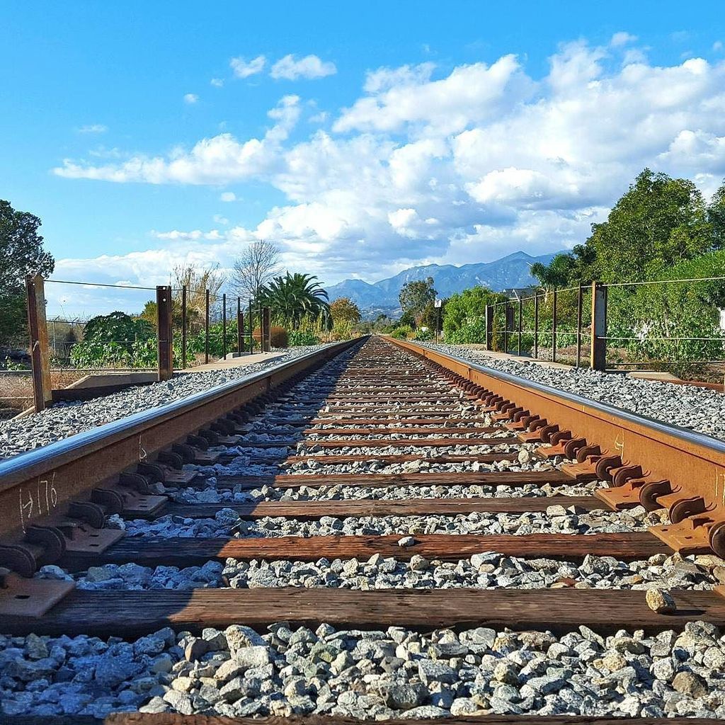 davidtedu's tweet photo. One step takes you farther; a committed journey takes you further. #davidtedu 
#trains #rail #railroad #journey #li… https://t.co/x4gh0qF5K2